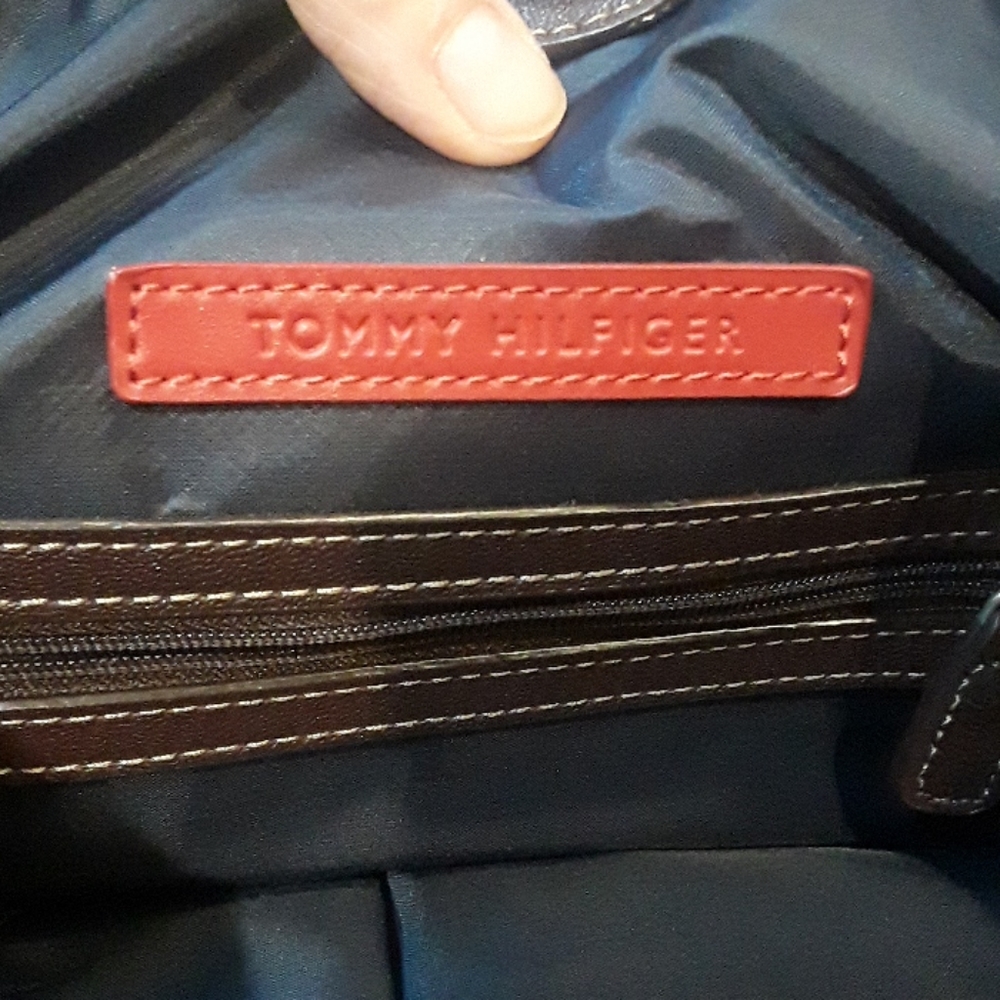 Tommy Hilfiger Shoulder Bag - Picture 6 of 9